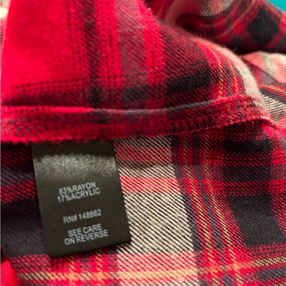 Torrid Women’s red flannel - Size 0. - Picture 6 of 6